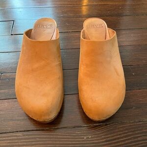 Bryr clogs—Gabe monochrome in Cedar